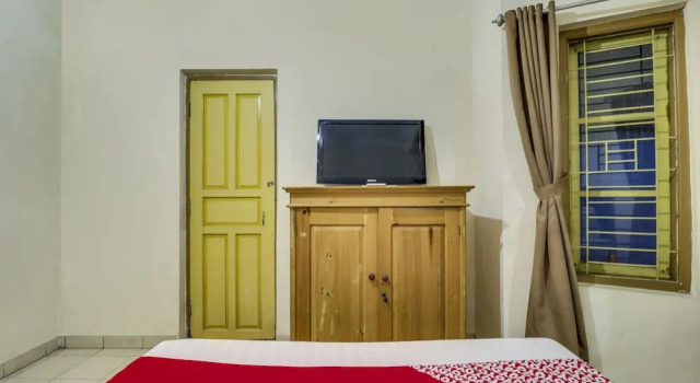 Standard huone Super OYO Capital O 92633 Spring Hotel Gubeng