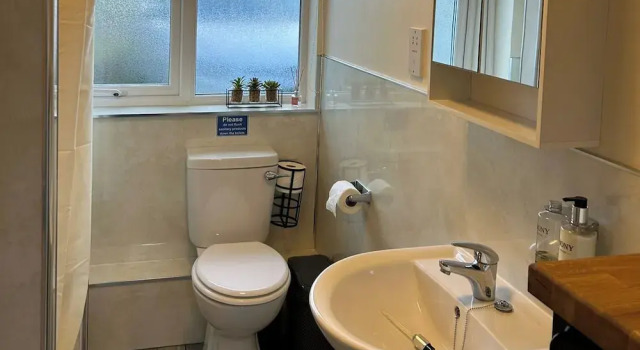 Hot tub - Garden - Bbq - Parking - Pets - Sleeps 6