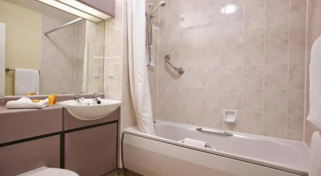 Трёхместный семейный номер Standard Derby Station Hotel, Sure Hotel Collection by Best Western