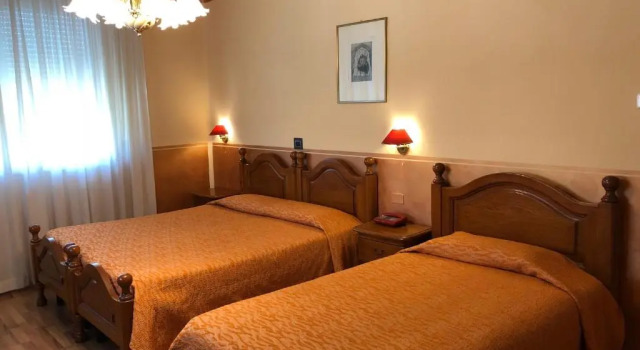 Трёхместный номер Standard Hotel Victoria