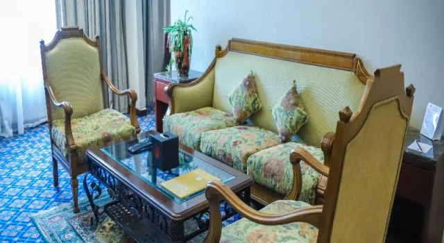 Suite Luxury Ramee Guestline Hotel