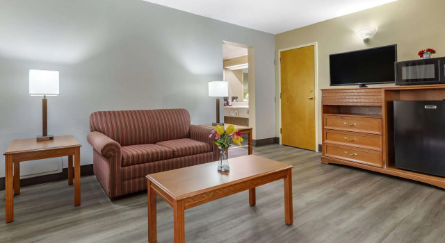 Двухместный люкс Econo Lodge & Suites Southern Pines - Pinehurst