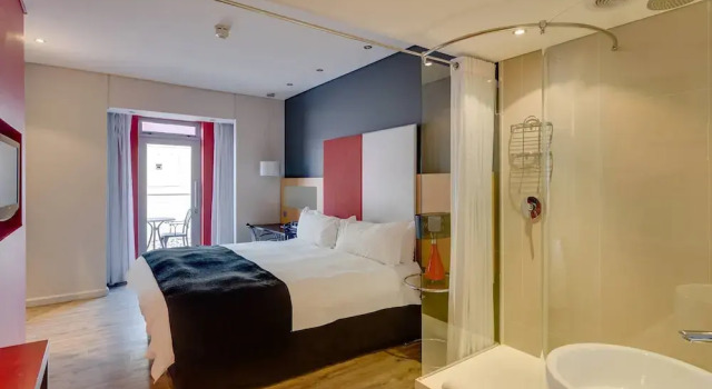 Двухместный номер Standard с балконом Protea Hotel Fire & Ice by Marriott Cape Town