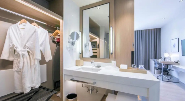 Номер Premium с видом на море Holiday Inn & Suites Rayong City Centre by IHG