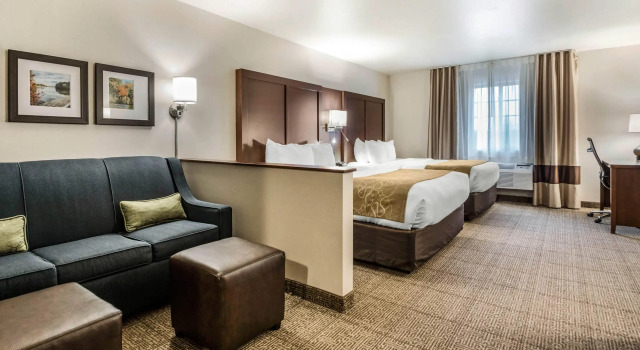 Четырёхместный люкс Comfort Suites at Par 4 Resort