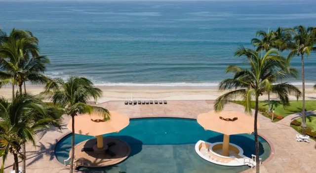 Коттедж Ocean Front Penthouse Pool Sleeps 8 People