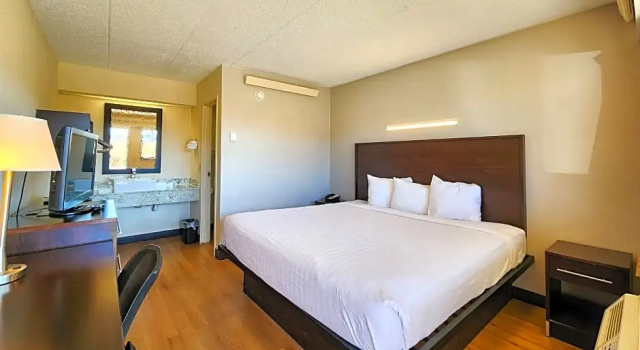 Четырёхместный номер Standard Travelodge by Wyndham Peoria