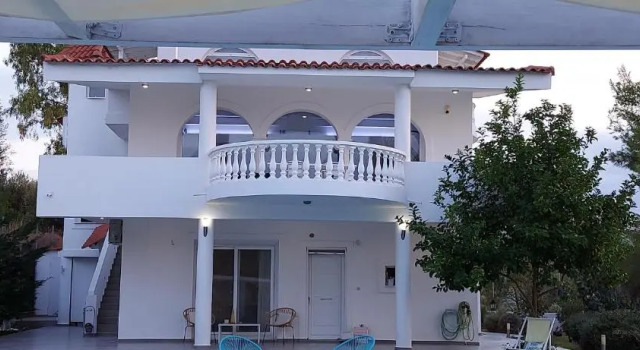 HEAVENLY VIEWS-2-APARTMENT with POOL VIEW CLOSE TO THE BEACH!, Забронировать Апартаменты/квартира Отели Оропос с бассейном, Бассейн