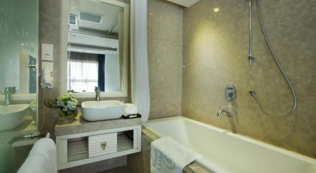 Двухместный номер без окна Deluxe Golden Silk Boutique Hotel - Hanoi Old Quarter