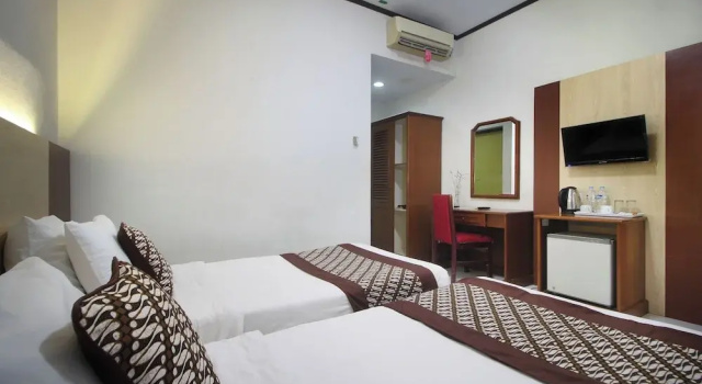 Deluxe Twin room with balcony Hotel Grand Trisula Indramayu