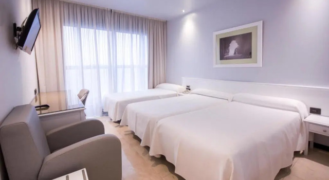 Двухместный номер Standard Hotel Auditorio Santiago & Spa