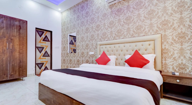Люкс Standard Capital O 77806 Hotel Gopal
