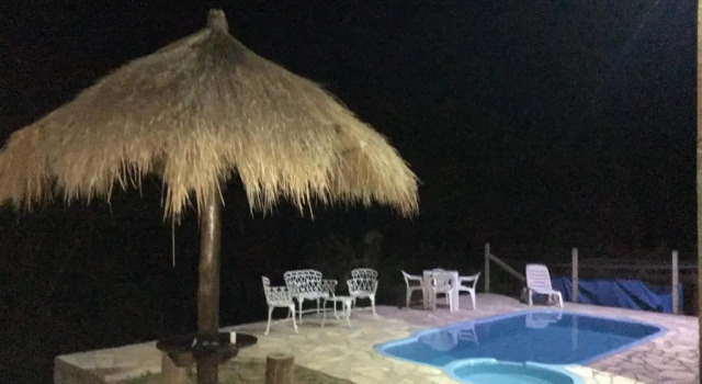 Коттедж с 4 комнатами Chácara 4 quartos com piscina