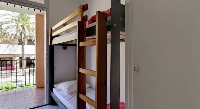 Carefully Furnished Studio at 100 m. From the Beach, Забронировать Отель Гассен Порт-Гримо
