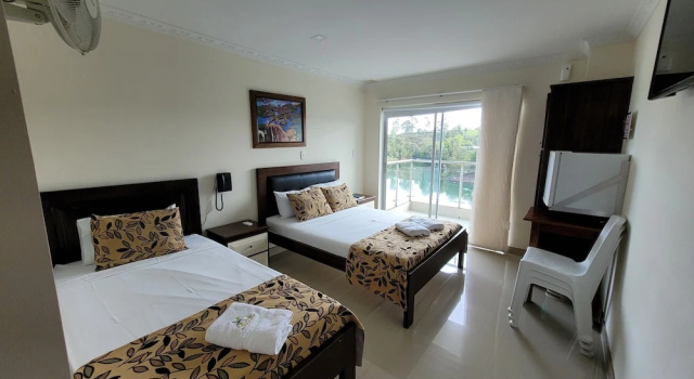 Трёхместный номер Superior с балконом Hotel Verony Guatape