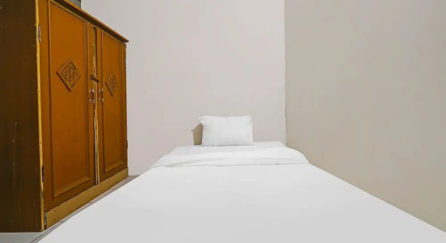 Camera Standard OYO Life 92694 Kost Nino