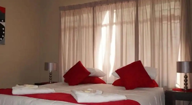 Mckala Guesthouse, Забронировать Гостевой дом Гостевые дома Кимберли, Гостевой дом