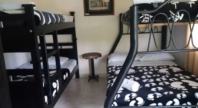 Четырёхместный номер Standard c 1 комнатой Hostal y Camping Los Girasoles