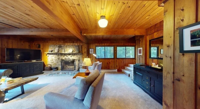Treehouse Home Brought to you by GetAway Vacations, Забронировать Отель Ладлоу Okemo Mountain, рядом с Black Ridge Ski Lift