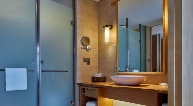 Четырёхместный номер Standard с балконом и с видом на горы Four Points By Sheraton Chengdu, Pujiang Resort