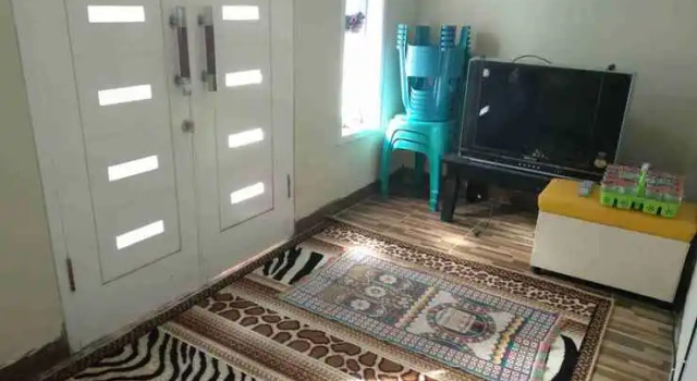 Comfy Room at Derisfa Home