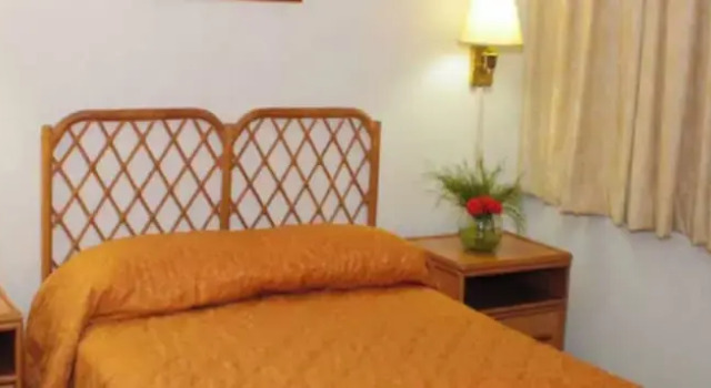 Habitación doble Estándar con balcón y con vista a la piscina Hotel Miranda Cumberland