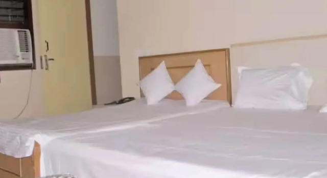 Трёхместный номер Standard Goroomgo Viren Plaza Agra