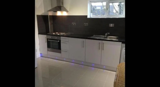 Small Modern Comfortable 2 Bedroom Apartment - Cmyr