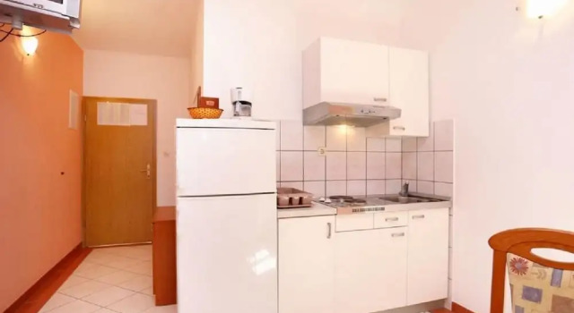Neve - 100 m From Pebble Beach - A1, Rezerwuj Hotel Hotele w Split Region z parkingiem, Parking