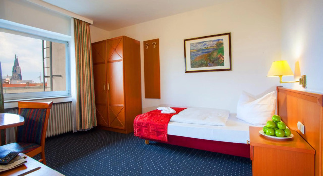 Hansadom Hotel Köln, Забронировать Отель Отели в центре Кельна с завтраком, отели в центре Кельна с завтраком