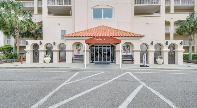 Barefoot Resort Condo ~ 2 Mi to Beach Access!, Забронировать Курортный отель Курортные отели Миртл-Бич, рядом с Концертный зал House of Blues Myrtle Beach, Курортный отель