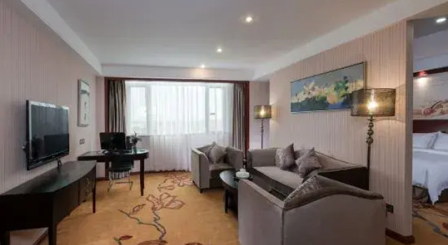 Люкс Deluxe Vienna International Hotel Shantou Chenghai Waisha Bridge