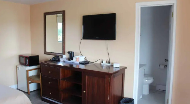 Четырёхместный номер Standard Huron Coast Inn