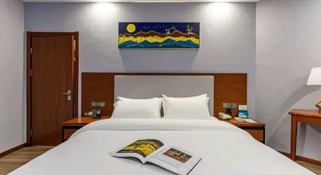 Люкс Comfort King's Park International Hotel