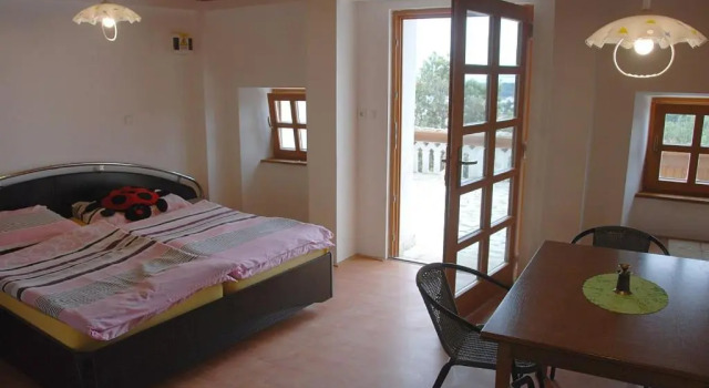 Apartments Orlí Hnízdo, Prenota Appartamento Hotel a Isole Quarnerine con parcheggio, Parcheggio