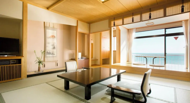 Четырёхместный номер Deluxe Inatori Tokai Hotel Yuen