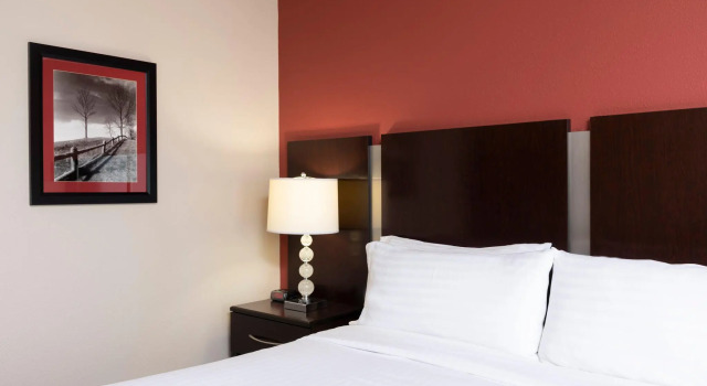 Номер Standard Holiday Inn Express Hotel & Suites New Philadelphia by IHG