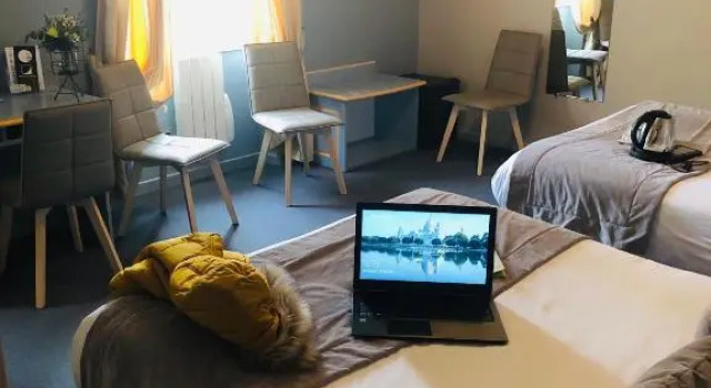 Семейный номер Standard Logis Hôtel Restaurant Azalées