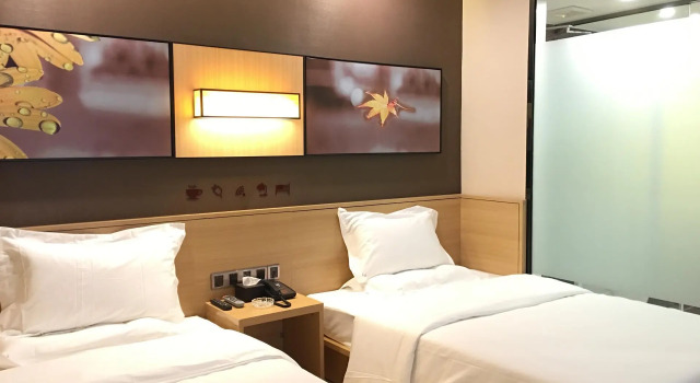 IU Hotels·Shangri-La Bus Terminal Songzanlin Temple