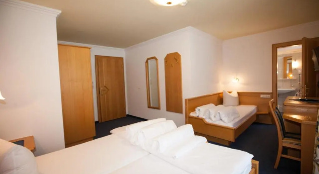 Трёхместный номер Standard с балконом SCHMID Rooms & Apartments