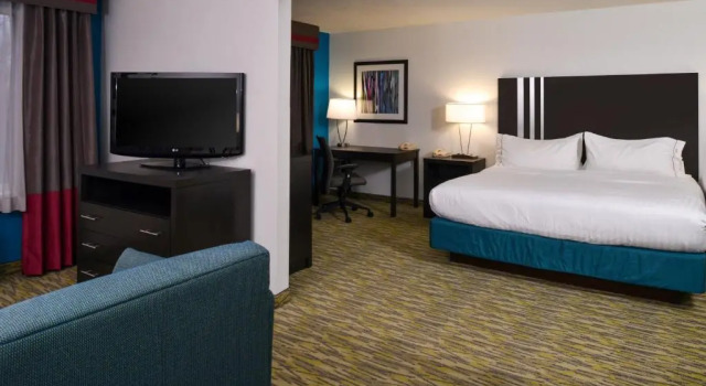 Двухместный люкс c 1 комнатой Holiday Inn Express Hotel & Suites Omaha West by IHG