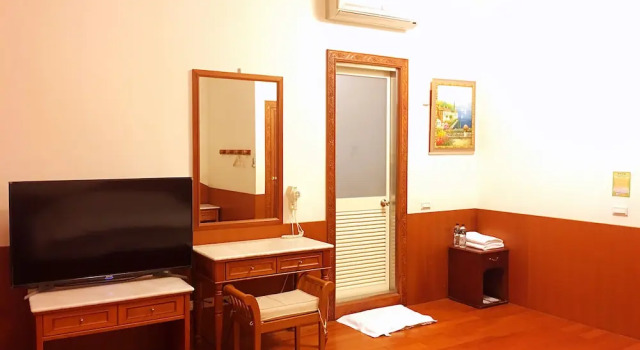 Whales Mountain & Seaview Resort, Book Resort Fangshan Pingtung County