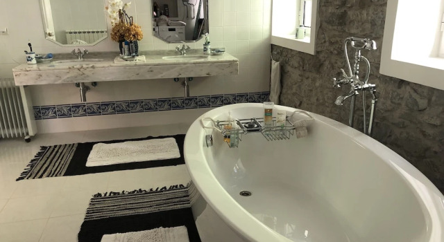 Вилла Villa-sleeps2-garden-private park