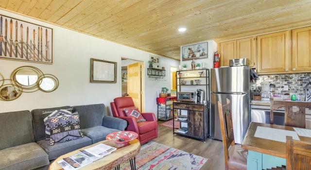 Апартаменты с 2 комнатами с балконом Ski-in Red River Retreat: Balcony, Mountain Views!