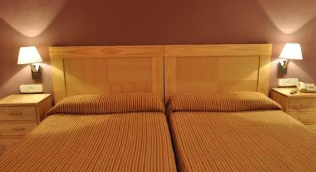 Hotel Los Rosales, Забронировать Отель Альманса Albacete Province, рядом с Театр Рехио