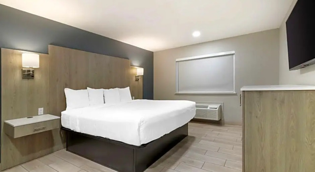 Двухместный полулюкс c 1 комнатой Best Western Plus Edinburg Inn & Suites
