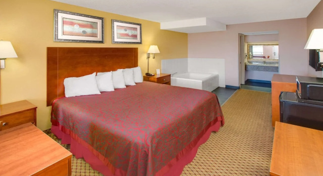 Двухместный номер Deluxe с балконом Days Inn by Wyndham Gulfport
