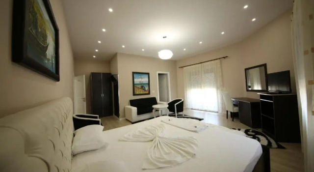 Hotel Holiday