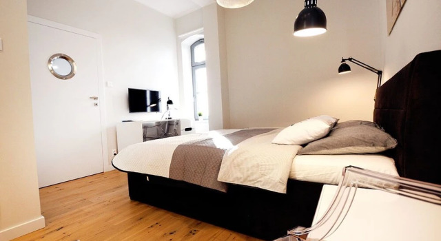Golden Sun Apartments - Port