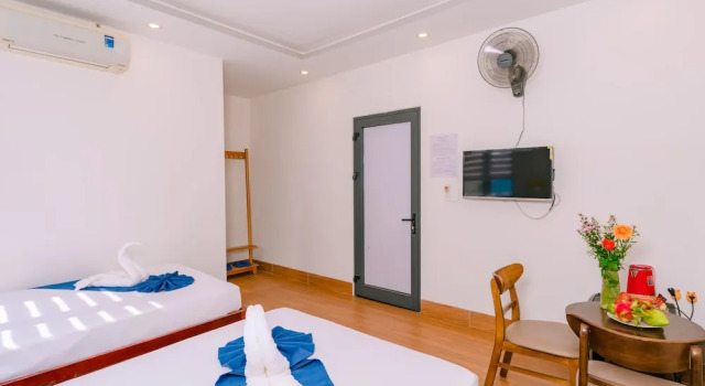 Трёхместный номер Deluxe с балконом Vinh Khang Homestay